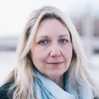 Photo of Leslie Lundquist